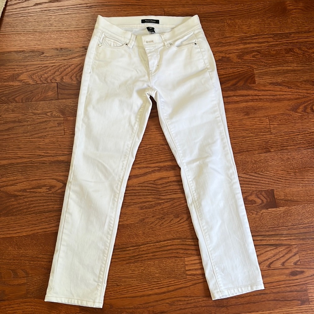 EUC White House black market jeans 00 low rise 7”, inseam 26”